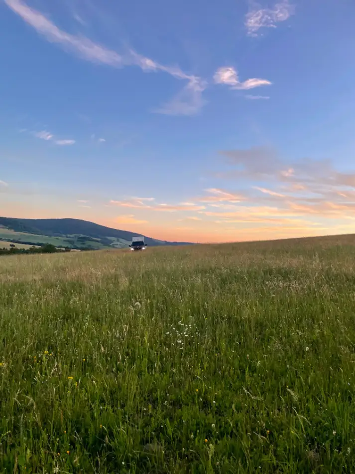 Lot balonem pod Śnieżnikiem — kadr 3